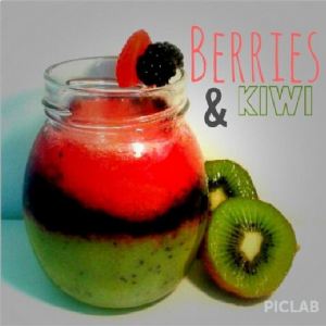 berries y kiwi frullato